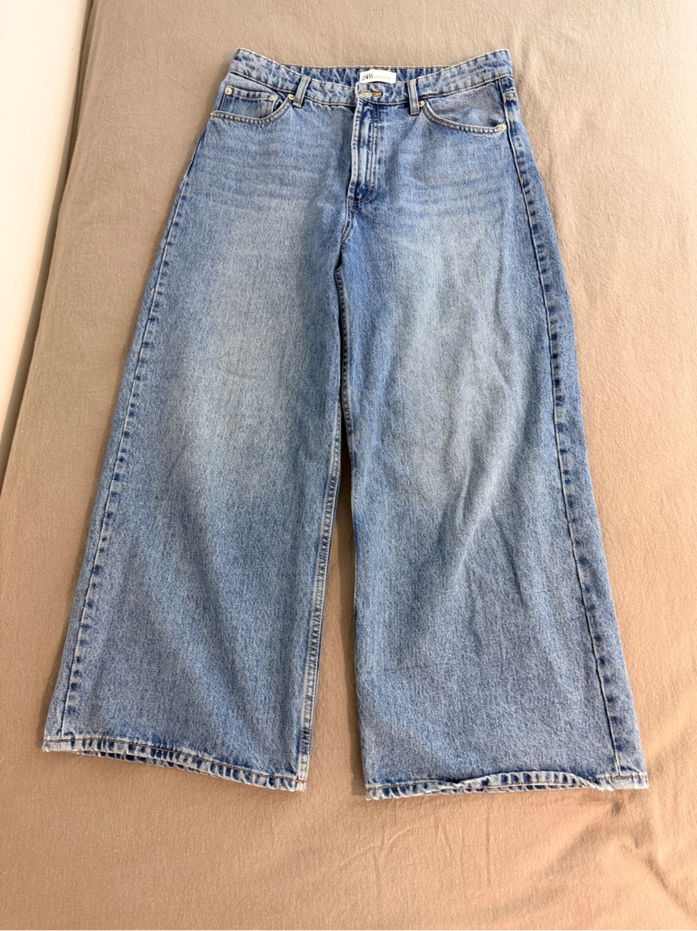Zara wide leg crop medium light wash jeans 10